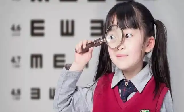 2岁女童近视900度凶手是妈妈常给她看的东西