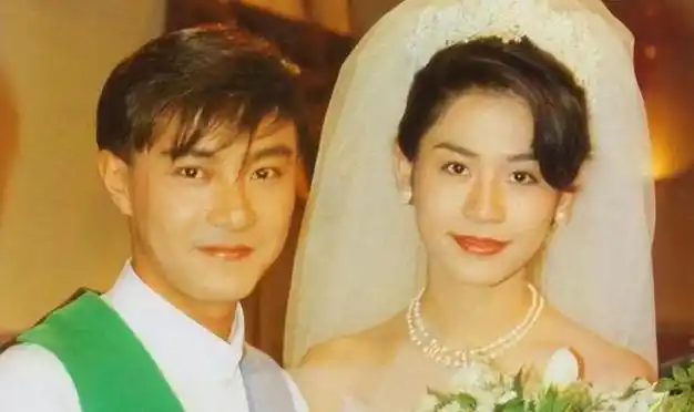 张卫健还有另外一个著名前女友江欣燕,出道初期签约唱片公司后两人就