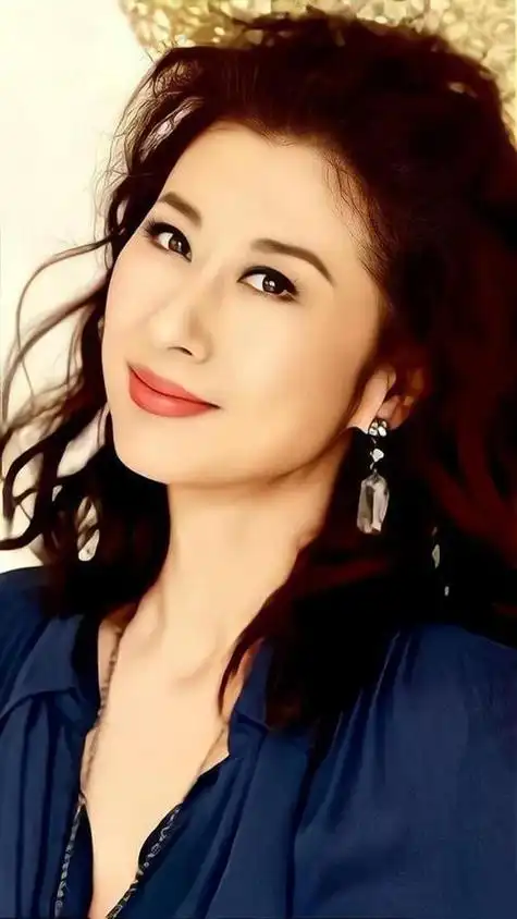 叶倩文:与费翔恋爱失败,嫁二婚的林子祥无生育,最美角色是继母