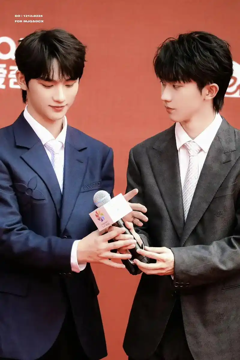 风年 #祺鑫 #红毯 #西装杀 #马嘉祺丁程鑫 我已磕晕 - 抖音