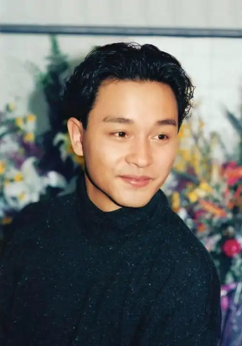 原创哥哥张国荣生前绝版旧照留给世人的只有永恒的怀念