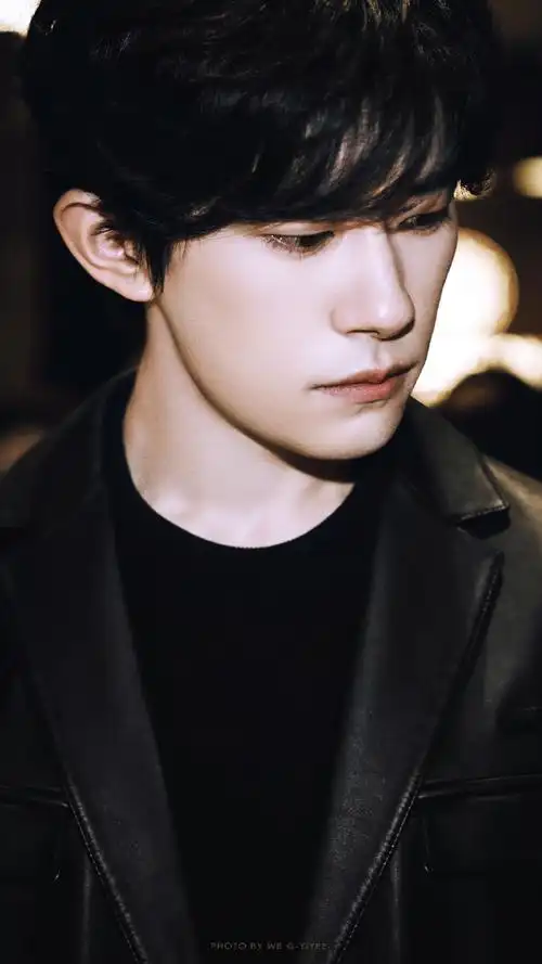 易烊千玺积家全球代言人