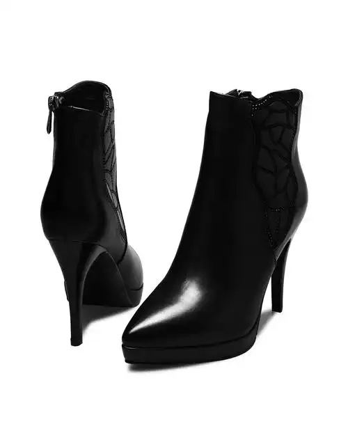 黑色牛皮烫钻印花尖头高跟短靴