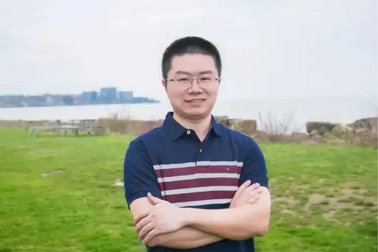 虽然是"85后",但张明道已与新能源材料打了近十年