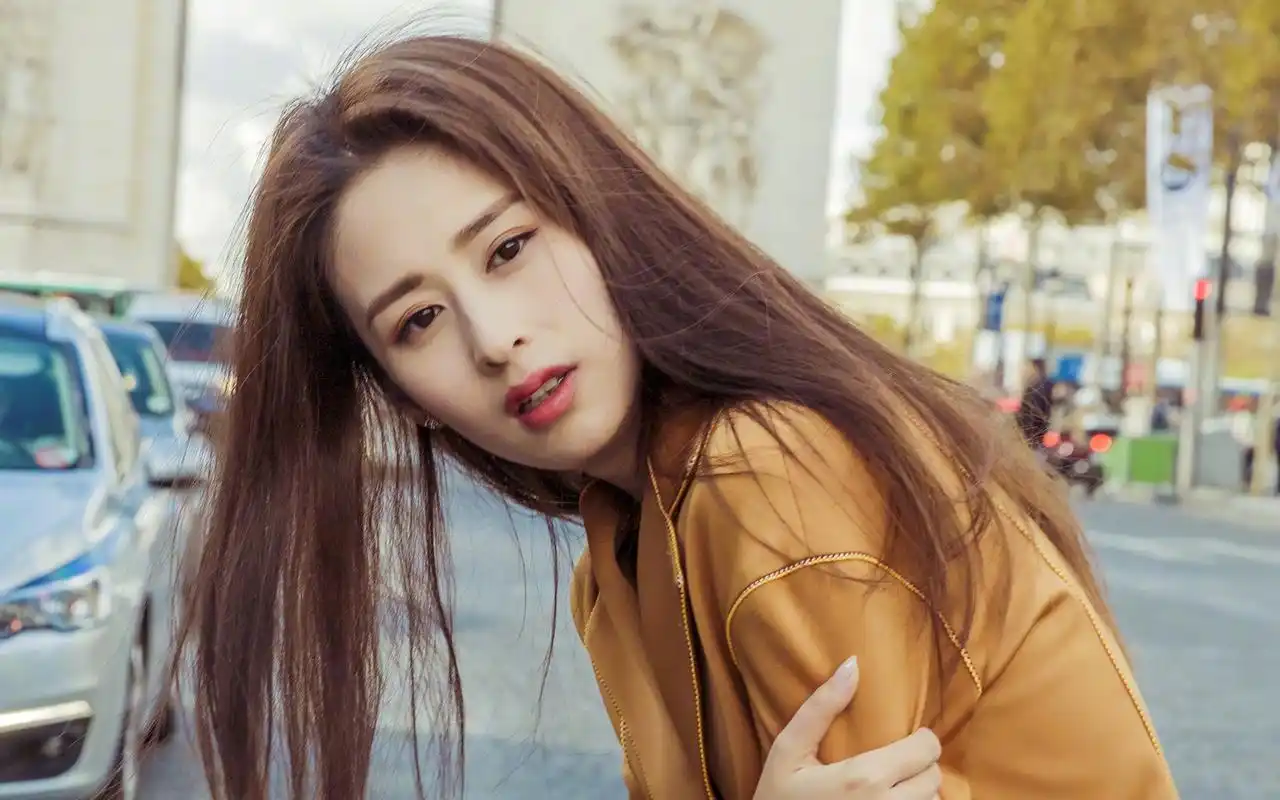 颖儿唯美街拍高清桌面壁纸