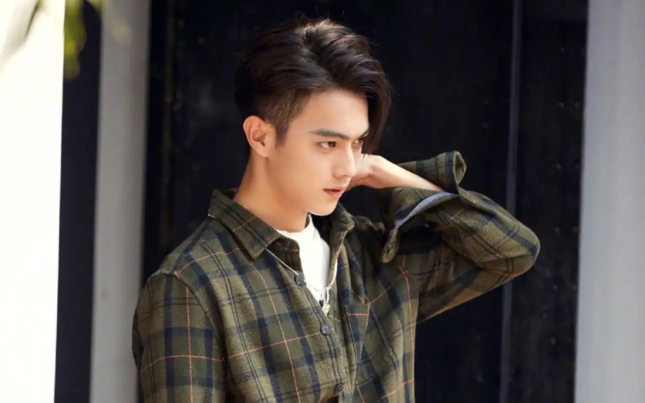 许凯帅气写真图片桌面壁纸