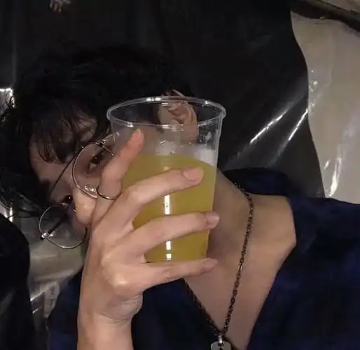 开朗帅气爱笑的男生真人微信头像