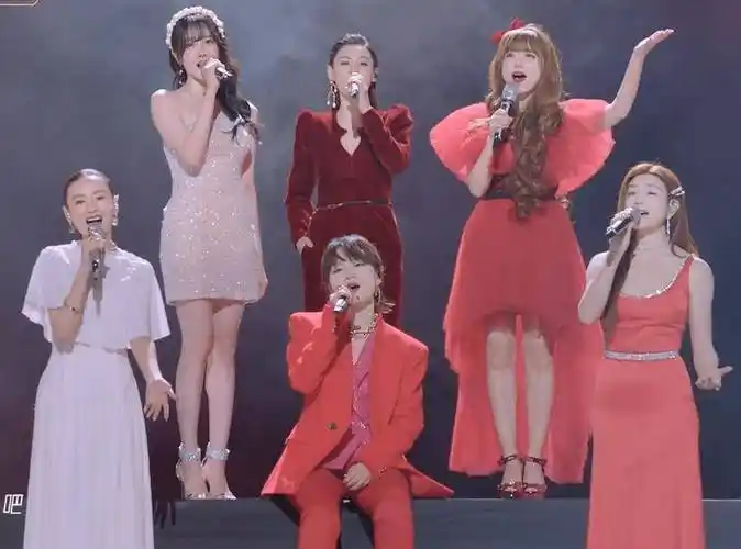 舞台内容也一期比一期好看了很多呀,尤其是周笔畅和吉克隽逸那一组