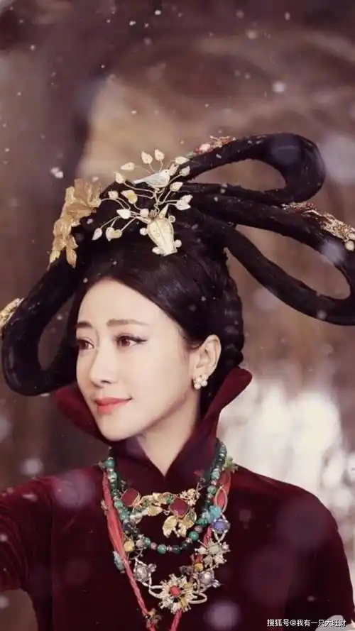 《半妖倾城》孤独长大的幽瞳,因聂倾城懂得了爱,却选择为爱牺牲_爱情