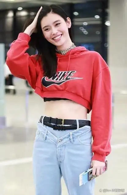 从"透明人"到c位,奚梦瑶的"豪门晋升路",离不开"三板斧"