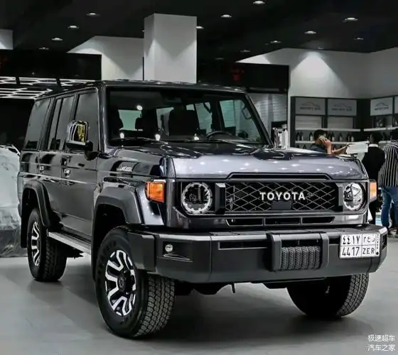 新款丰田陆巡lc76越野车坚韧不拔的越野传奇