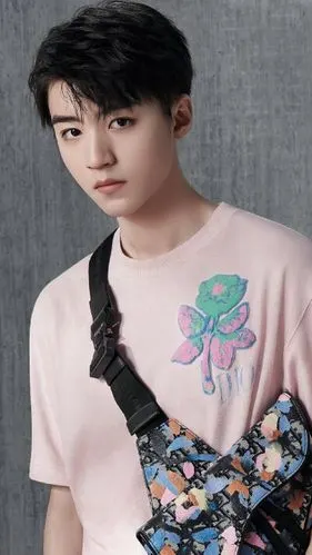 王俊凯锁屏壁纸