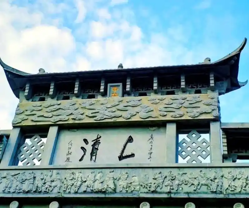 去年5.20雨后初晴先后来到龙虎山气势恢宏仙骨傲然道教正一观 - 抖音