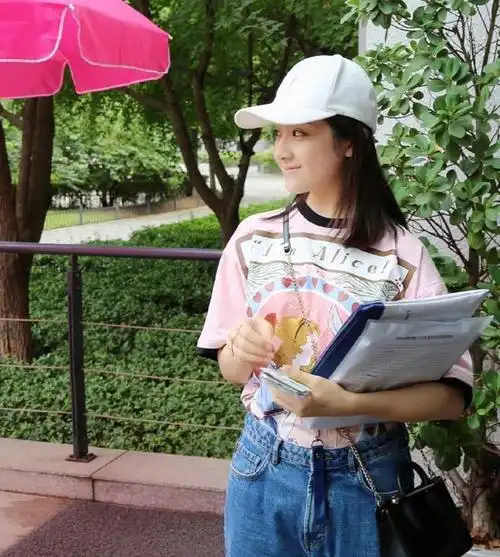 胡先煦李兰迪现身中戏报道,双料第一名易烊千玺却不见踪影?_网易订阅