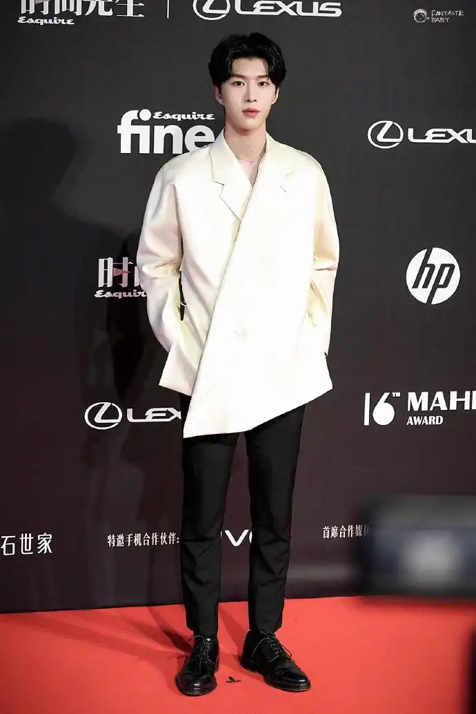 范丞丞获时尚先生"年度榜young"称号 少年未来不可限量