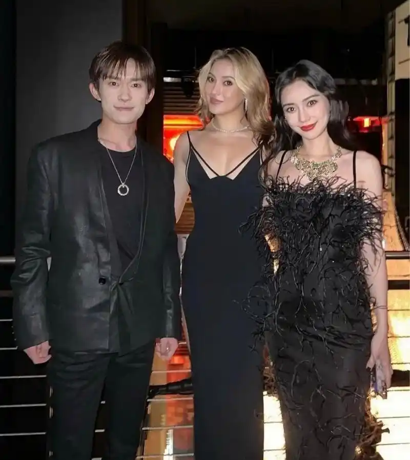 易烊千玺,angelababy,谷爱凌三人合影#易烊千玺谷爱凌杨颖合照