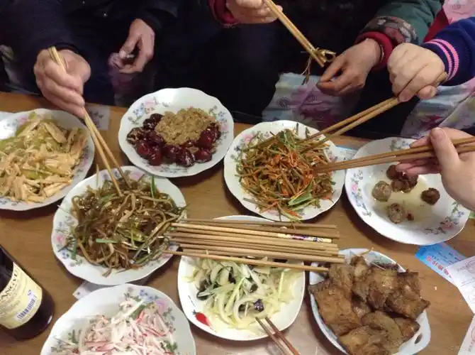 元宵节都在家隔离,因我拒绝让婆婆来吃团圆饭,老公直接掀了饭桌_孩子