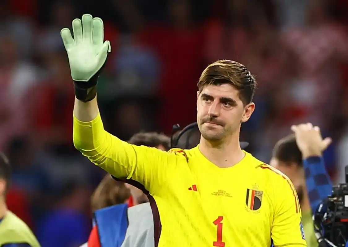 不给队长袖标气走库尔图瓦,这其实是比利时新帅下的一盘大棋