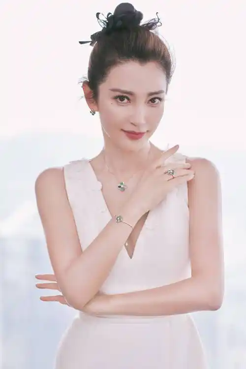 李冰冰新写真照,化一抹纯白为裙,美若天仙,气质绝了