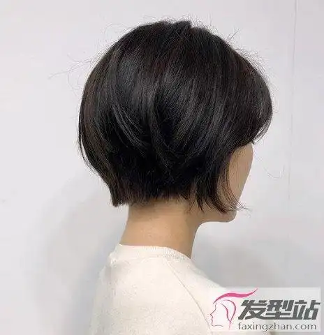 女生黑色短发不烫不染 清新自然女神气质十足