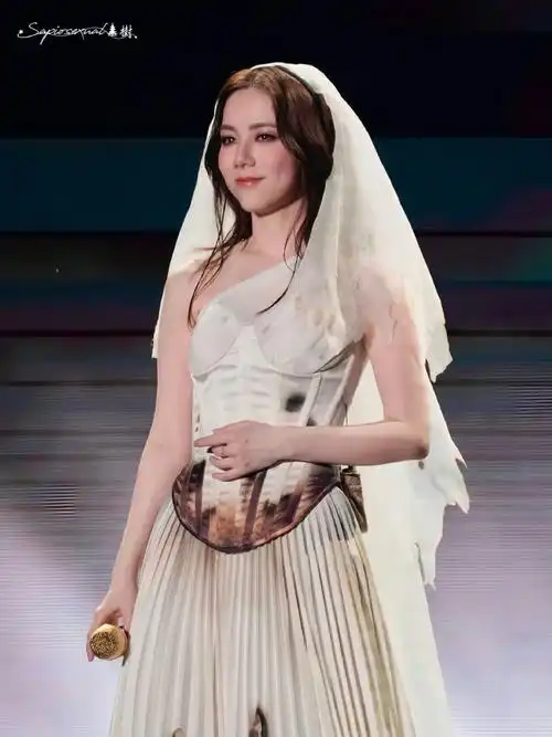 #邓紫棋为残疾歌迷演唱#