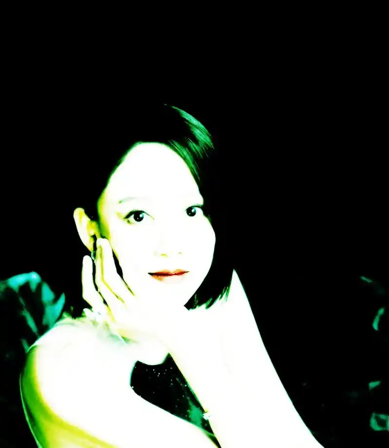 陈乔恩的年龄好像越来越小了,表情很可爱.