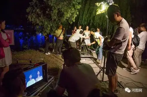 浪漫求婚人工降雨你知道夜晚拍电影有多美吗
