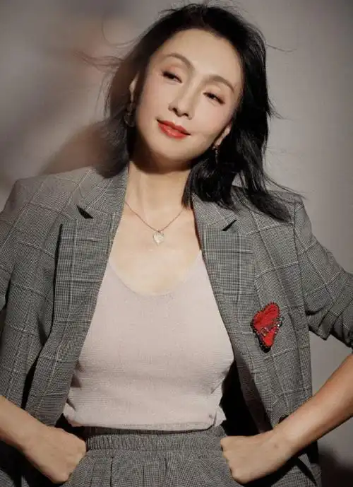 陶虹个人资料及照片(陶虹:独自清醒)