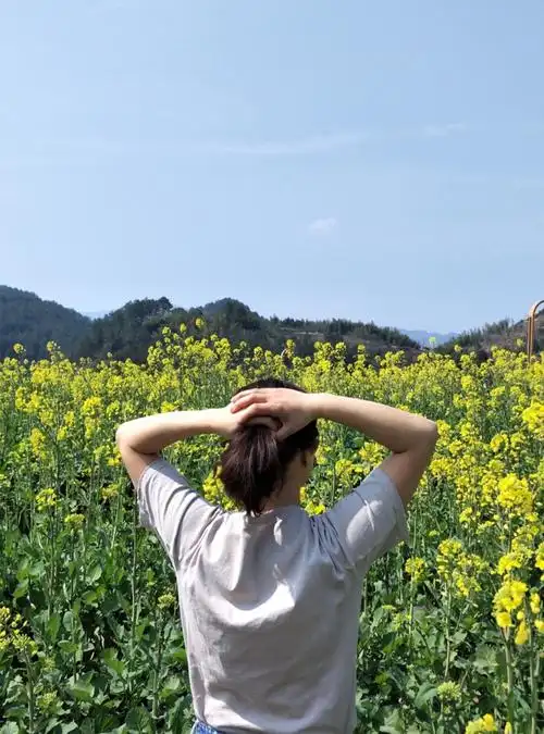 据说人到中年,最适合拍的就是背影