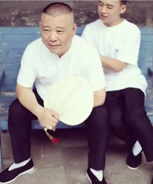 星二代郭麒麟:幼年父母分手,继母对他百般呵护,如今却异常优秀_郭德纲