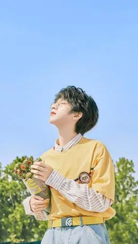 贺峻霖的颜值真的很可以!有种小奶狗的可爱和软萌,简约风格超赞