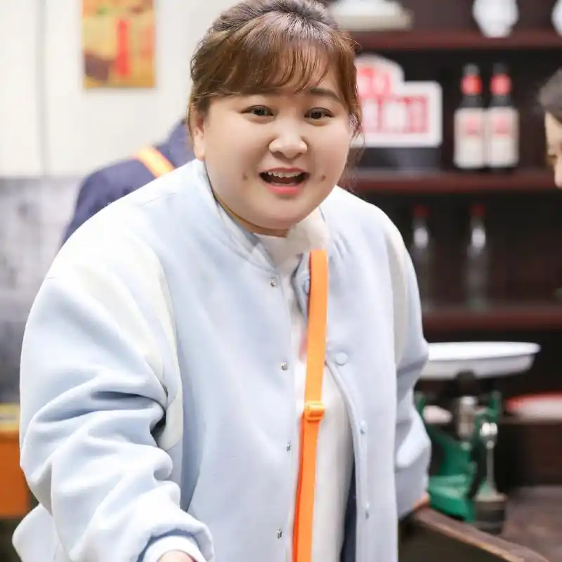 贾玲为新电影减肥100斤,暴瘦几十斤,真让人心疼