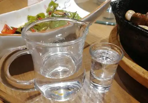 酒桌上职场新人不会喝酒如何得体地拒绝酒场高手只用3招