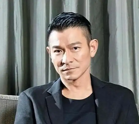 刘德华断崖式哀老满头白发皱纹明显网友泪目天王也老了