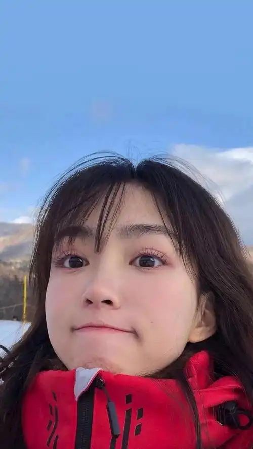 美女自拍 嘟嘟嘴