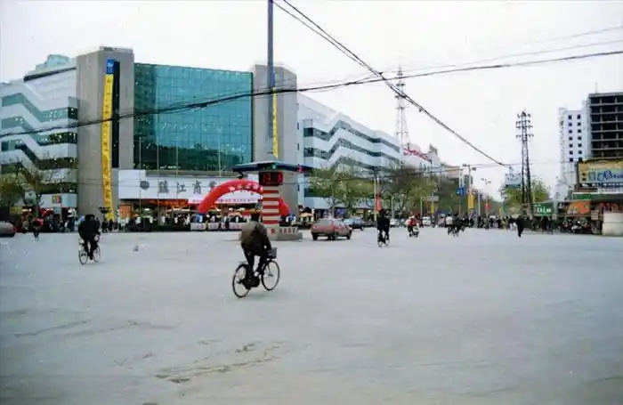 老照片:2000年的江苏镇江,有没有你的记忆?