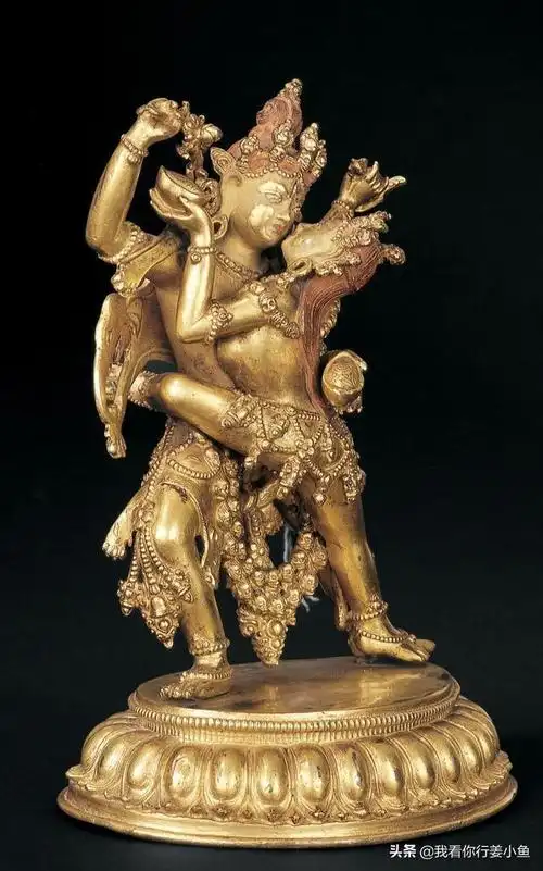 双身佛其实双身佛是密宗佛像,男身代表慈悲,称佛父;女身代表智慧,称佛