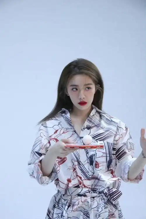 喻言大片拍摄花絮照～ 可爱搞笑的言子,表情太丰富了吧