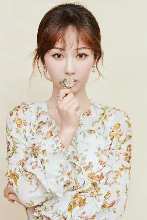 杨紫清新灵动写真图片,杨紫图片-第2图