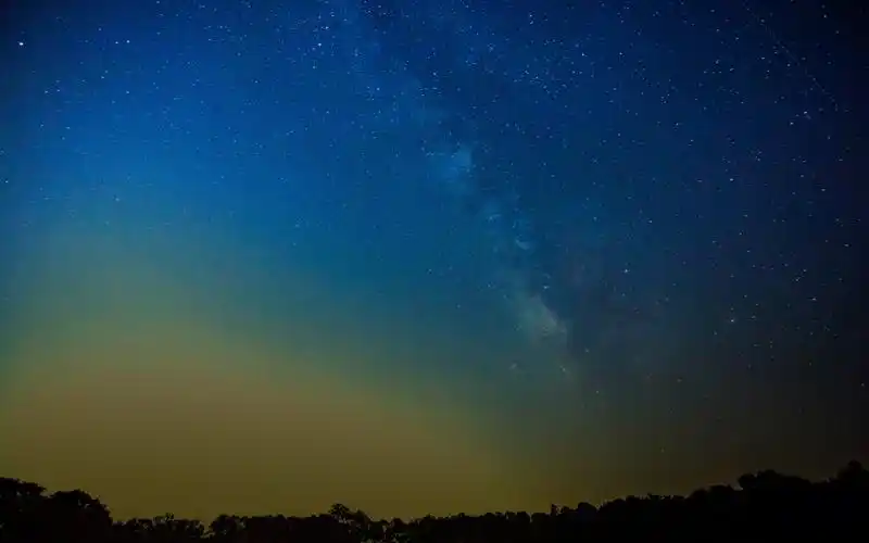 夜晚蓝色星空唯美高清图片桌面壁纸