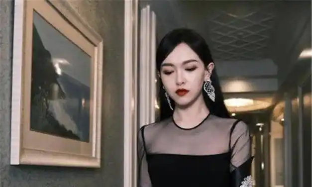 唐嫣的腿绝了又细又长不愧是行走的画报