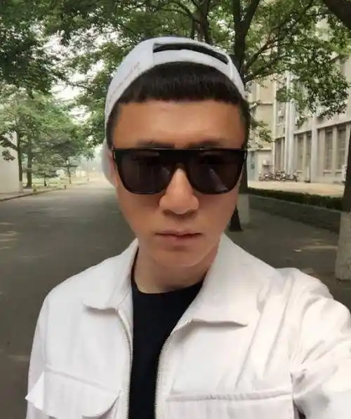 他狠心分手大11岁女友,转身娶小15岁娇妻,与巩俐假戏真做_孙红雷