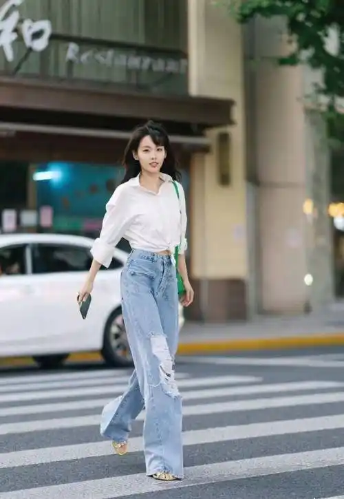 初秋学张嘉倪穿白衬衫搭配牛仔裤,干练又时髦_风格_的设计_元素