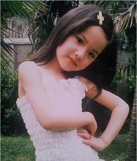 王子文儿时虽是短发却不假小子更被马景涛前妻的童年照美哭