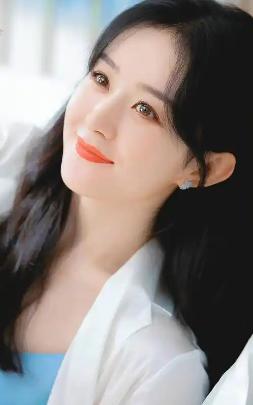 我们又迎来了新的一年2022年,十二生肖中的虎年,在新的一年,赵丽颖