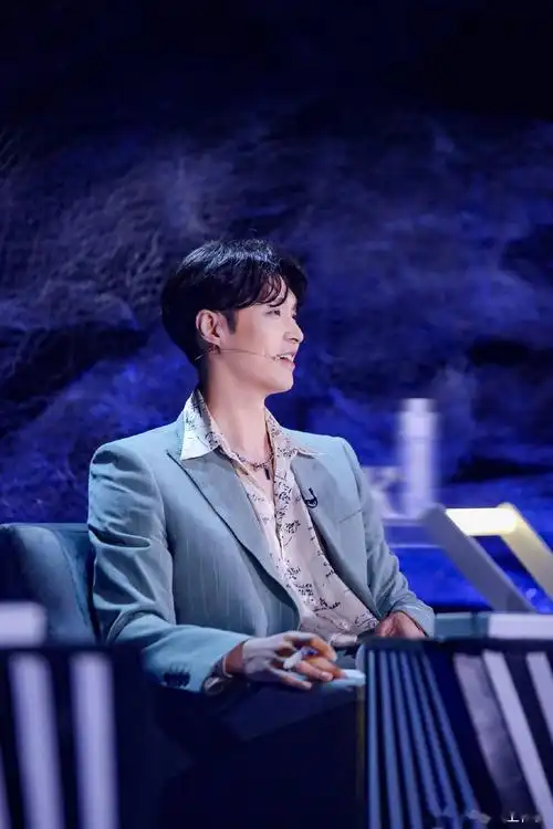 "时光锻造纯粹,极致积淀精彩"张艺兴《舞蹈风暴》剧照公开!