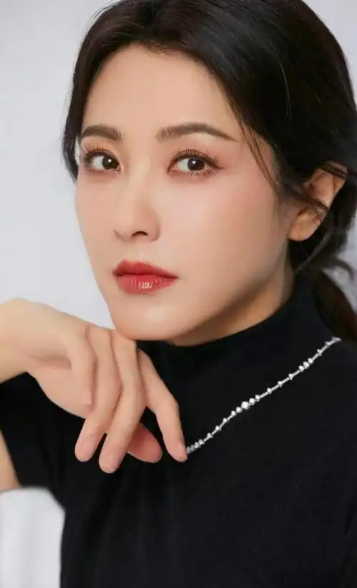 曾黎#极品身材美女 #性感女神 #气质优雅女人味|人体模特_网易订阅