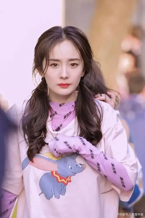 杨幂真的很会保养,40多年龄像18的小姑娘!网友:去掉美颜滤镜!