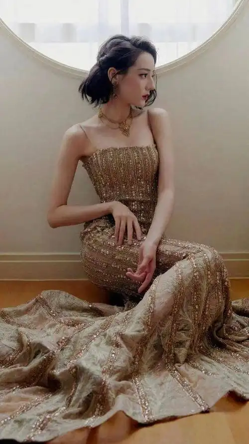 迪丽热巴居家直播,不得不说颜值非常高