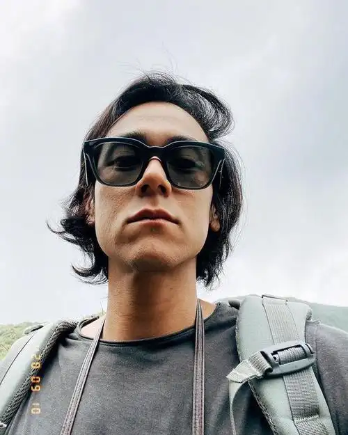 彭于晏发型清爽帅气(彭于晏也放飞自我)(5)